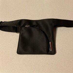 Esprit Slim Fanny Pack